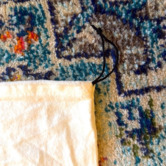 MANOLO BLAHNIK Cream Dust Bag - Picture 4 of 4